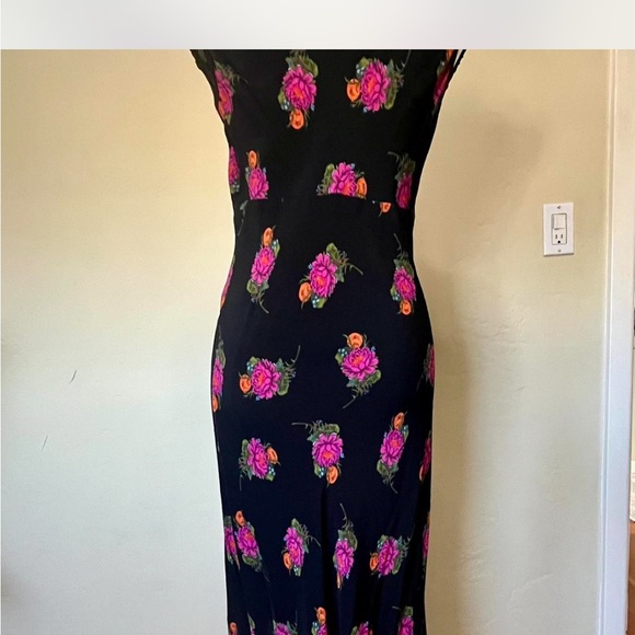 TRADE POST - Picture 2 of 4